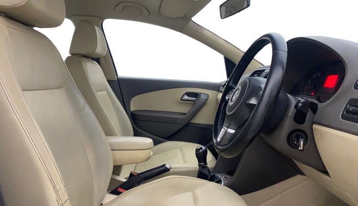 2013 Volkswagen Vento HIGHLINE 1.6 MPI, Petrol, Manual, 1,14,206 km, Right Side Front Door Cabin