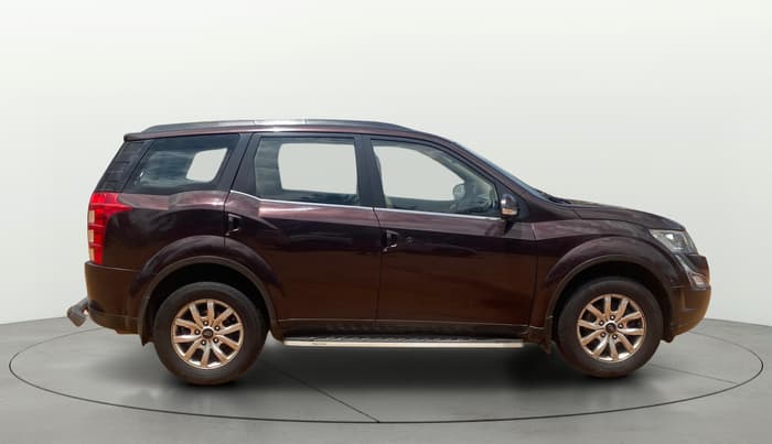2015 Mahindra XUV500 W10, Diesel, Manual, 80,870 km, Right Side View