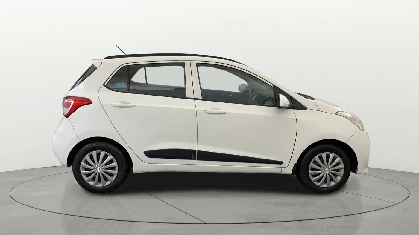 2017 Hyundai Grand i10 SPORTZ (O) 1.2 KAPPA VTVT, Petrol, Manual, 68,234 km, Right Side View