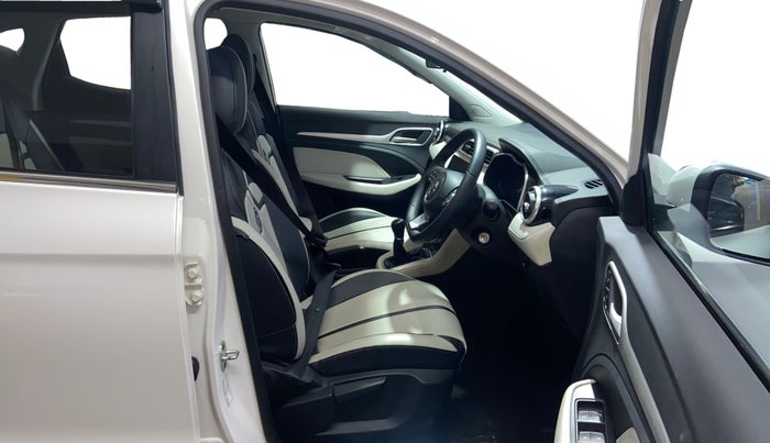 2024 MG ASTOR Sprint 1.5 MT (Ivory), Petrol, Manual, 7,166 km, Right Side Front Door Cabin