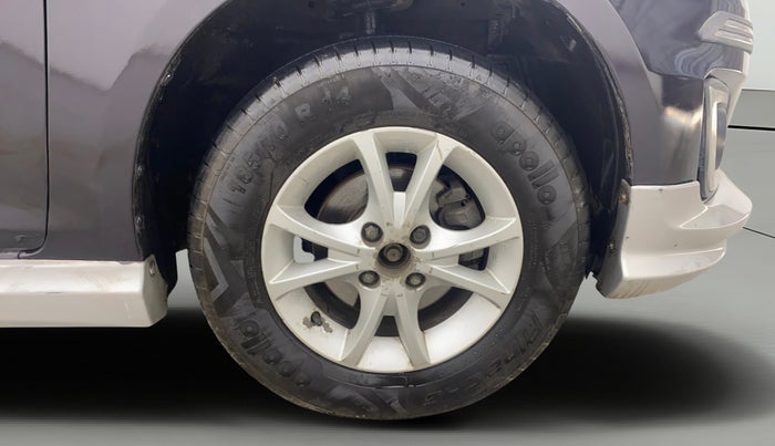 2017 Maruti Swift VXI, Petrol, Manual, 96,277 km, Right Front Wheel