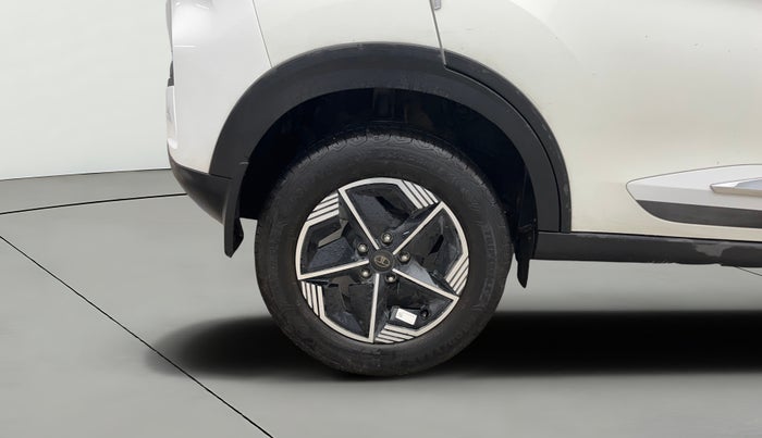 2023 Tata NEXON FEARLESS DUAL TONE 1.2 PETROL, Petrol, Manual, 5,562 km, Right Rear Wheel