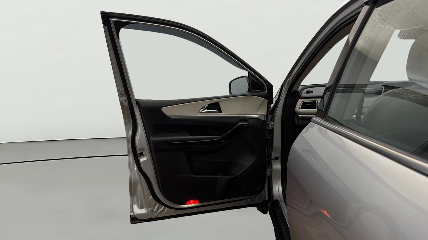 2023 Mahindra XUV700 AX 7 LUXURY P AT 7 STR, Petrol, Automatic, 35,320 km, LHS Front Door