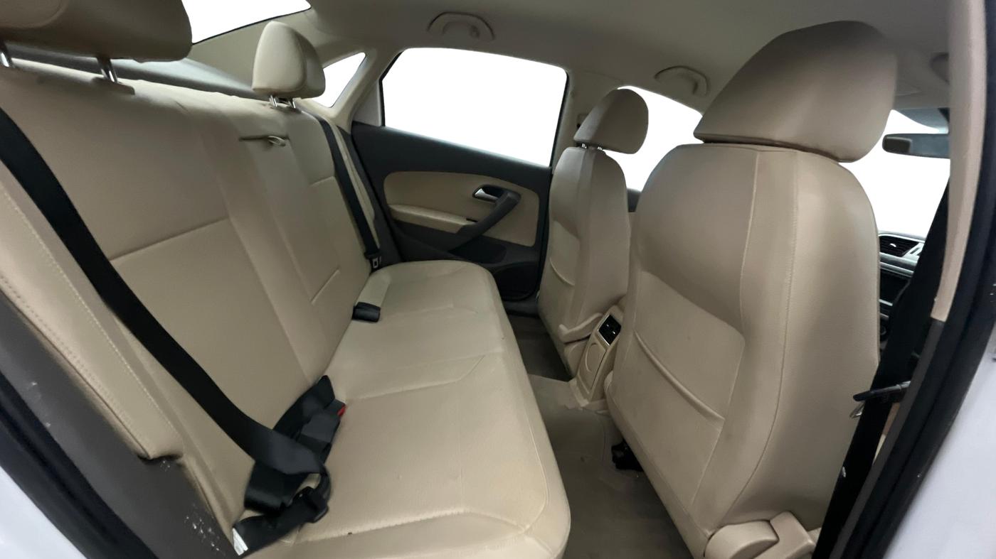 2016 Volkswagen Vento HIGHLINE PETROL AT, Petrol, Automatic, 44,167 km, Right Side Rear Door Cabin