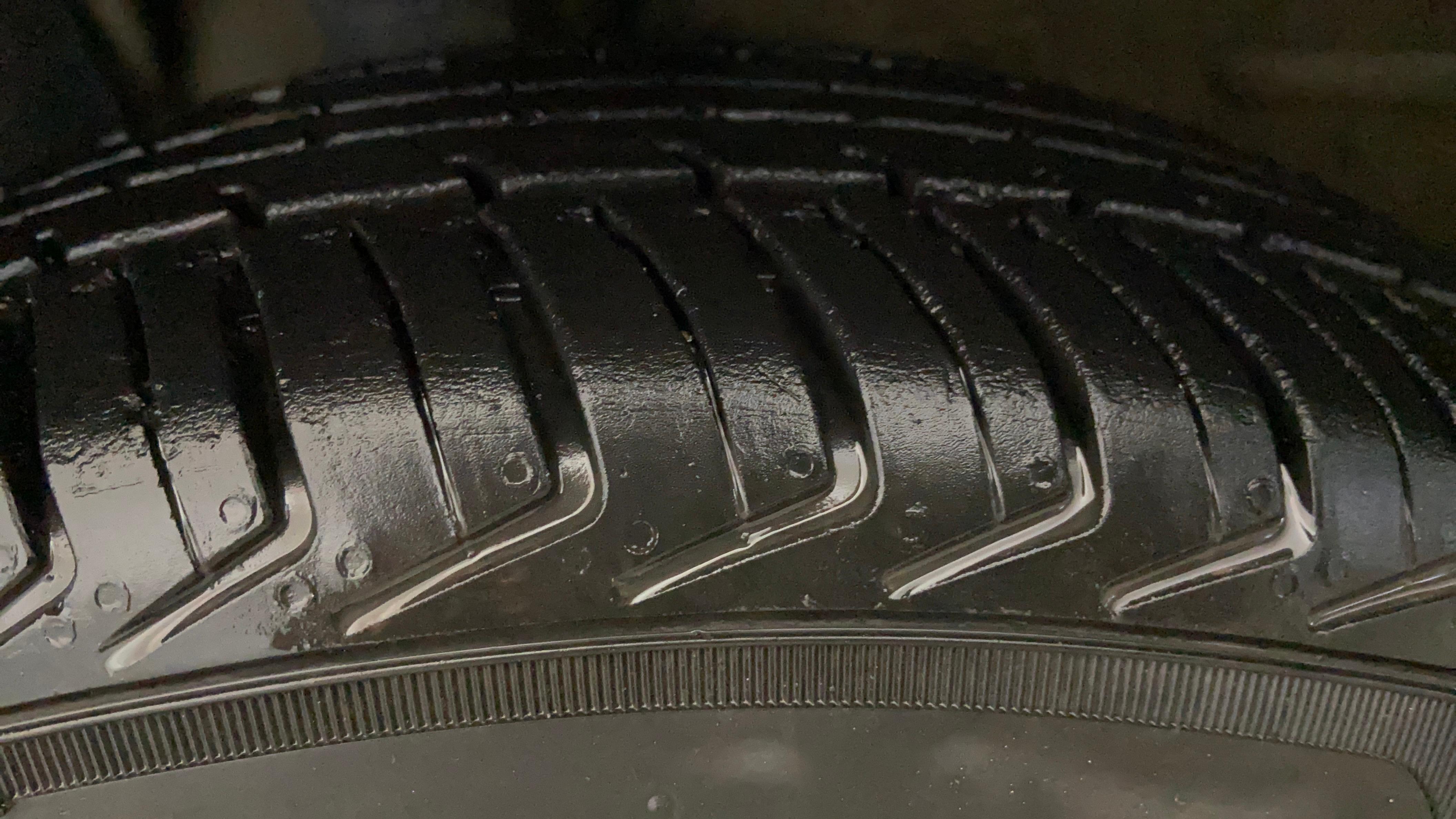 camera-Left-Front-Tyre-Tread