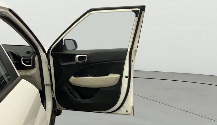 2022 Hyundai VENUE SX 1.2 PETROL, Petrol, Manual, 33,433 km, RHS Front Door