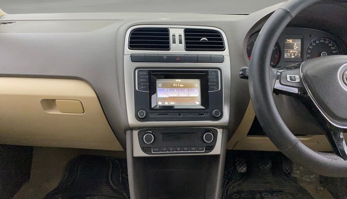 2016 Volkswagen Vento HIGHLINE 1.6 MPI, Petrol, Manual, 1,13,438 km, Air Conditioner