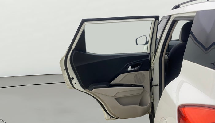 2021 Mahindra XUV300 W8 1.5 DIESEL, Diesel, Manual, 1,28,080 km, LHS Rear Door