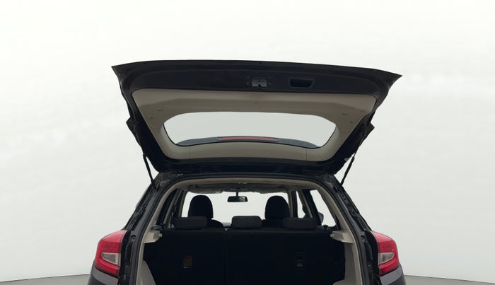 2021 Mahindra XUV300 W6 1.2 PETROL, Petrol, Manual, 1,18,148 km, Boot Door Open