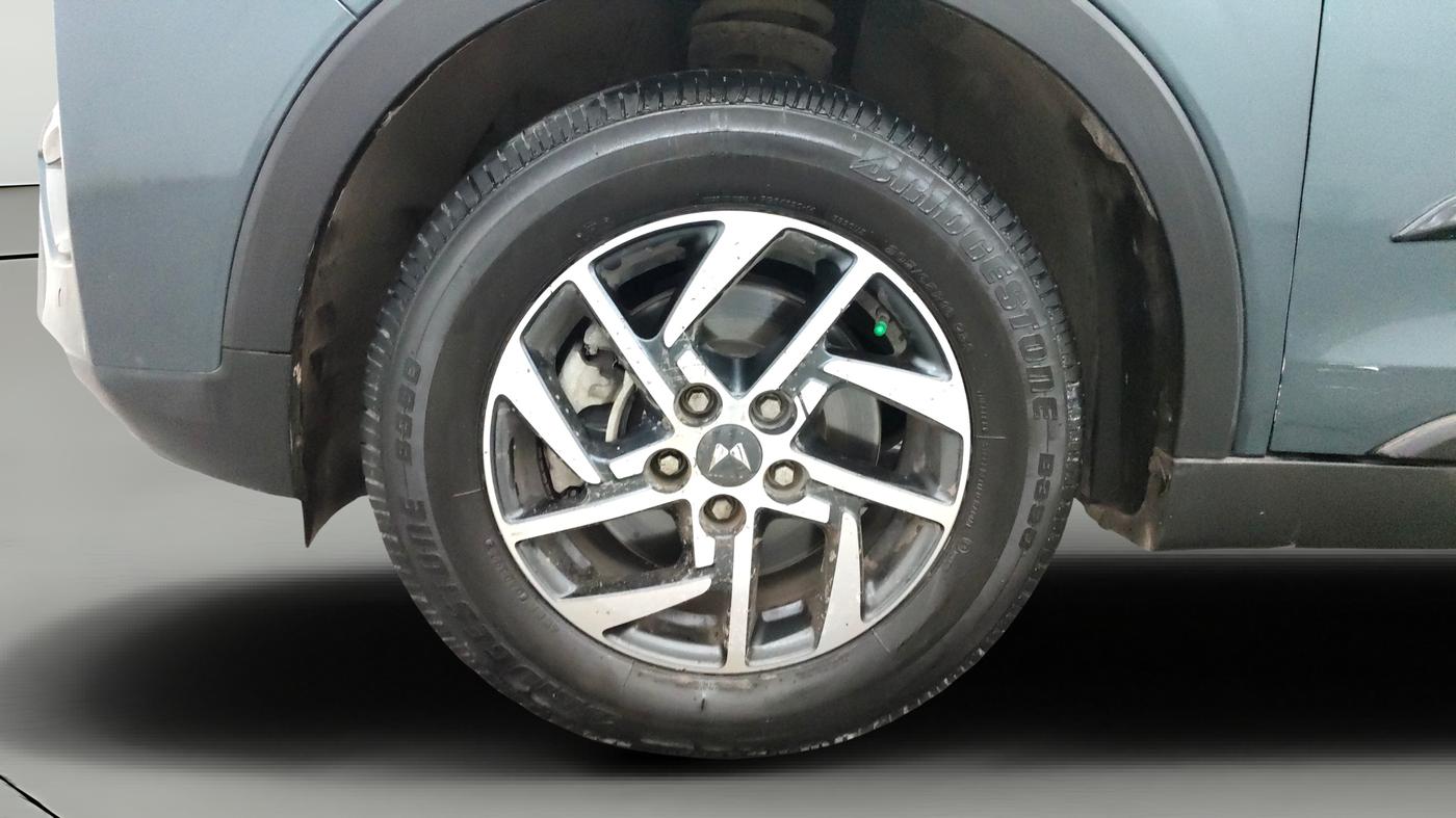 2023 Mahindra XUV300 W8 (O) 1.5 DIESEL AMT, Diesel, Automatic, 27,883 km, Left Front Wheel