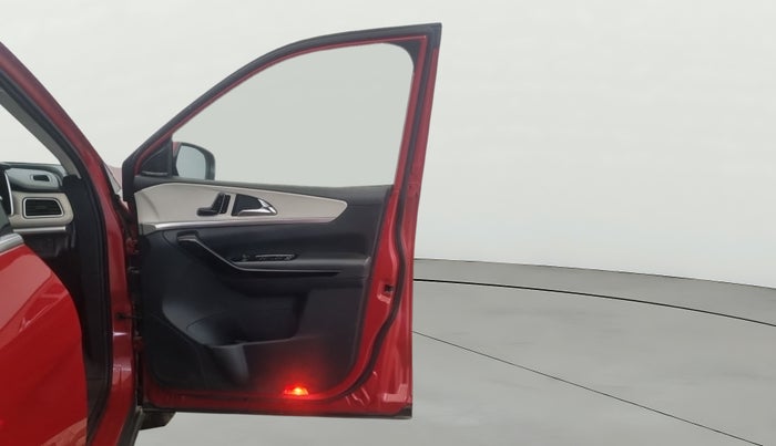 2022 Mahindra XUV700 AX 7 LUXURY P AT 7 STR, Petrol, Automatic, 55,480 km, RHS Front Door