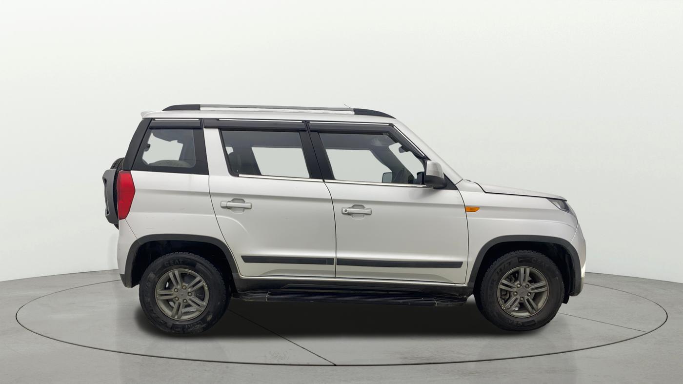 2019 Mahindra TUV300 T10, Diesel, Manual, 32,346 km, Right Side View