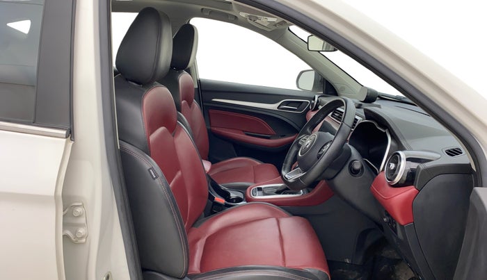 2022 MG ASTOR SAVVY 1.3 TURBO AT S RED, Petrol, Automatic, 27,333 km, Right Side Front Door Cabin