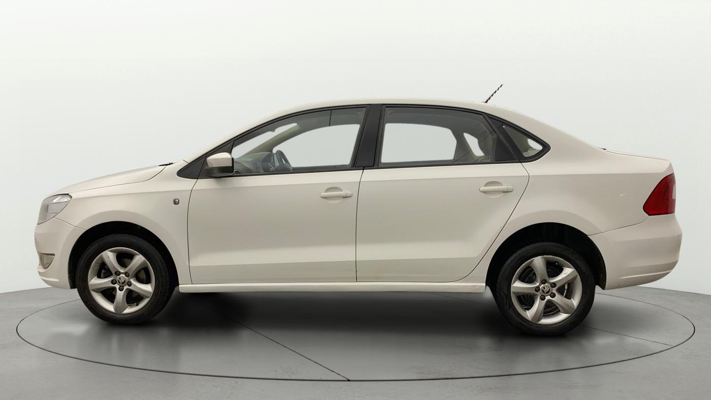 2014 Skoda Rapid AMBITION 1.6 MPI MT PLUS, Petrol, Manual, 1,04,953 km, Left Side