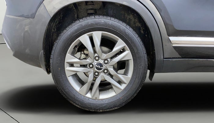 2022 KIA SELTOS HTX IVT 1.5 PETROL, Petrol, Automatic, 1,04,348 km, Right Rear Wheel