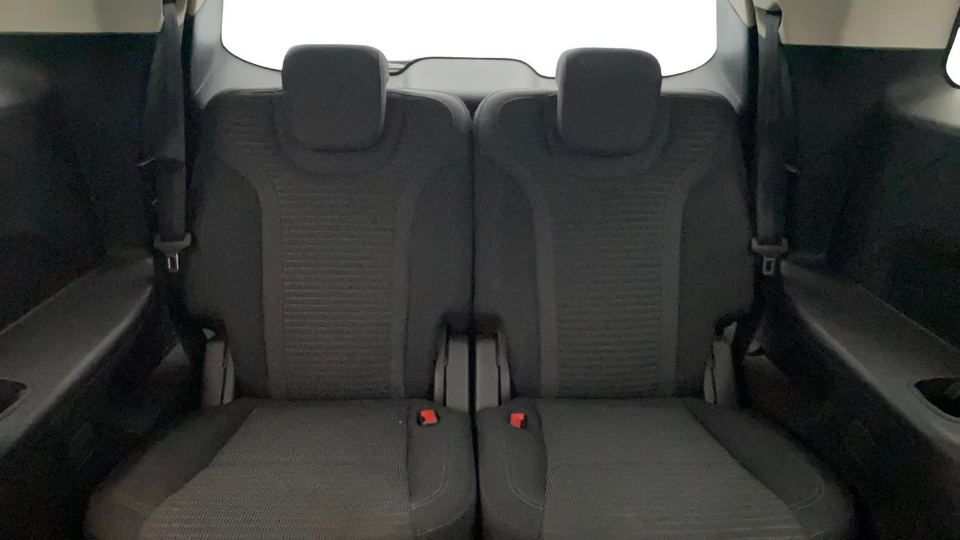 2022 Mahindra XUV700 AX 5 P MT 7 STR, Petrol, Manual, 32,954 km, Third Seat Row ( optional )