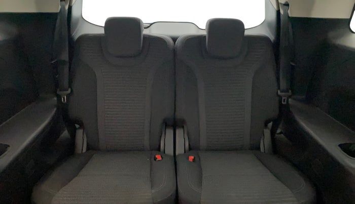 2022 Mahindra XUV700 AX 5 P MT 7 STR, Petrol, Manual, 32,954 km, Third Seat Row ( optional )