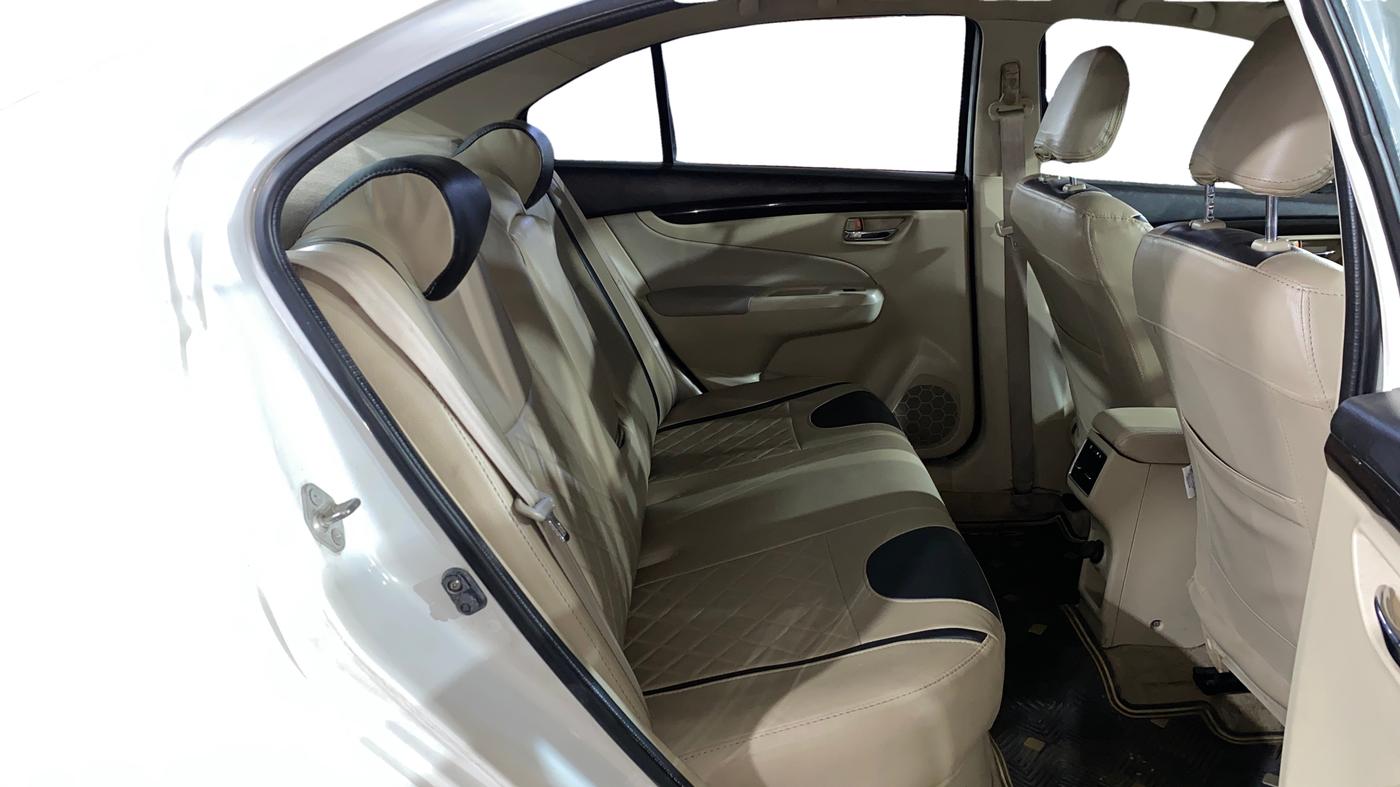 2015 Maruti Ciaz ZXI, Petrol, Manual, 65,548 km, Right Side Rear Door Cabin