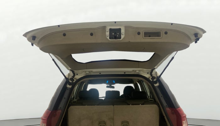 2017 Mahindra XUV500 W6 AT, Diesel, Automatic, 95,152 km, Boot Door Open