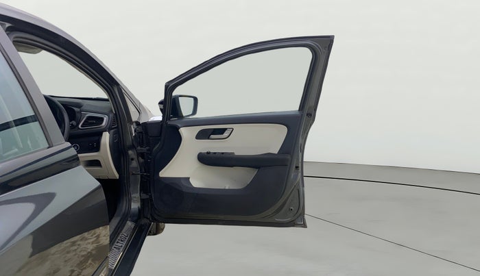 2023 Tata ALTROZ XZ CNG, CNG, Manual, 27,081 km, RHS Front Door