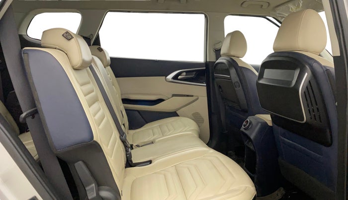 2023 KIA CARENS LUXURY 1.5 TURBO PETROL IMT 7 STR, Petrol, Manual, 60,141 km, Right Side Rear Door Cabin