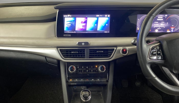 2021 Mahindra XUV700 AX 7 P MT 7 STR, Petrol, Manual, 79,059 km, Air Conditioner