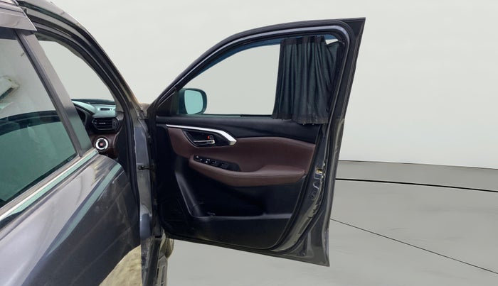 2022 Maruti Grand Vitara ALPHA SMART HYBRID, Petrol, Manual, 50,823 km, RHS Front Door