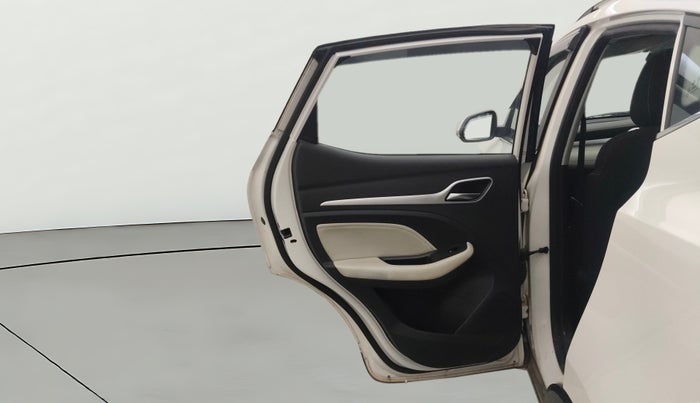 2023 MG ASTOR SUPER 1.5 MT, Petrol, Manual, 16,248 km, LHS Rear Door