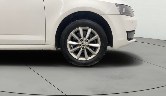 2015 Skoda Octavia ELEGANCE 1.8 TSI AT, Petrol, Automatic, 1,23,529 km, Right Front Wheel