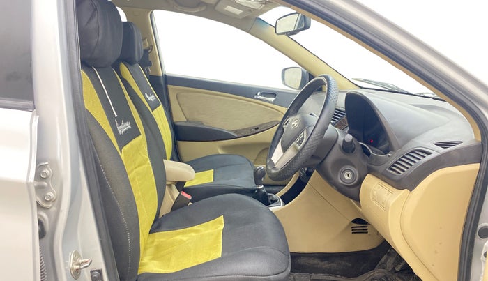 2013 Hyundai Verna FLUIDIC 1.6 VTVT SX, Petrol, Manual, 1,07,943 km, Right Side Front Door Cabin