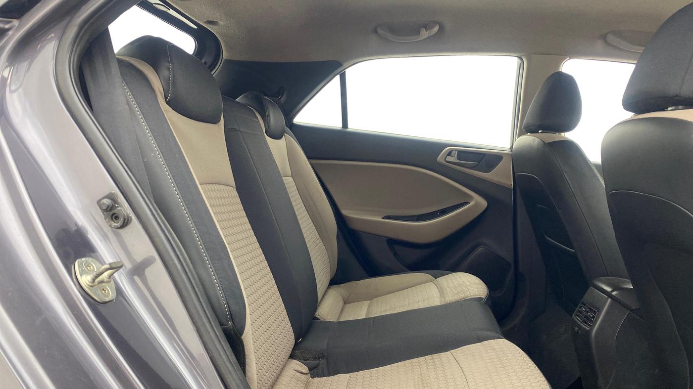 2018 Hyundai Elite i20 SPORTZ 1.2, Petrol, Manual, 64,386 km, Right Side Rear Door Cabin