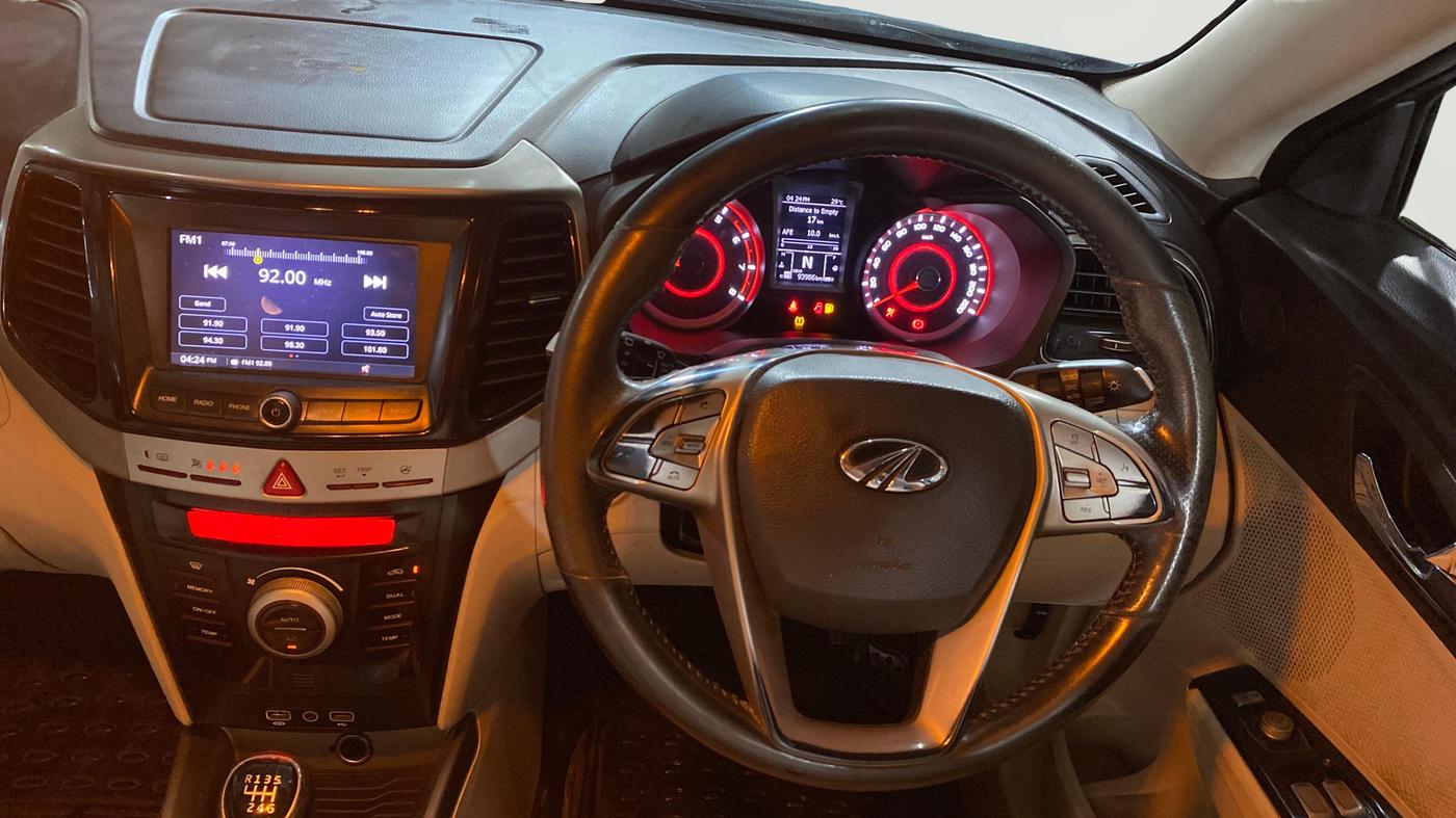 2021 Mahindra XUV300 W8 (O) 1.2 PETROL, Petrol, Manual, 93,933 km, Steering Wheel Close Up