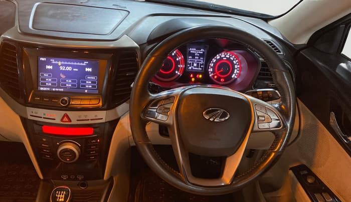 2021 Mahindra XUV300 W8 (O) 1.2 PETROL, Petrol, Manual, 93,983 km, Steering Wheel Close Up