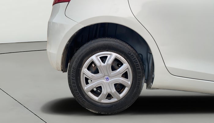 2015 Maruti Swift VXI, Petrol, Manual, 73,731 km, Right Rear Wheel