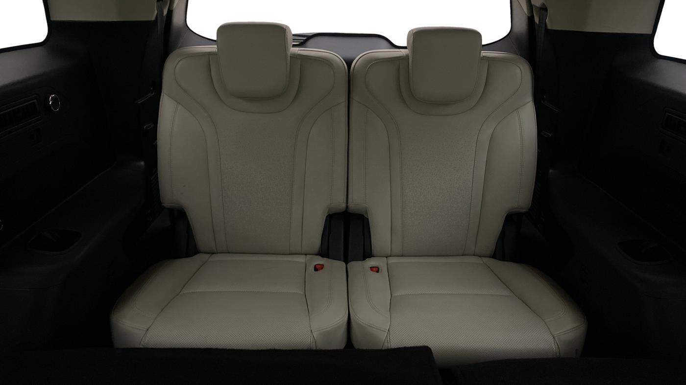 2023 Mahindra XUV700 AX 7 LUXURY P AT 7 STR, Petrol, Automatic, 36,034 km, Third Seat Row ( optional )