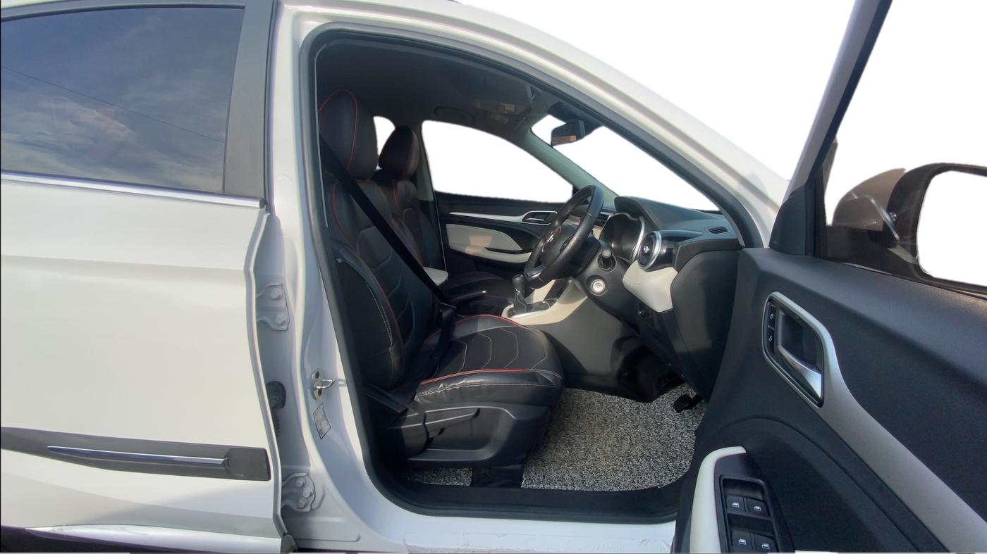 2022 MG ASTOR SUPER 1.5 MT, Petrol, Manual, 44,904 km, Right Side Front Door Cabin