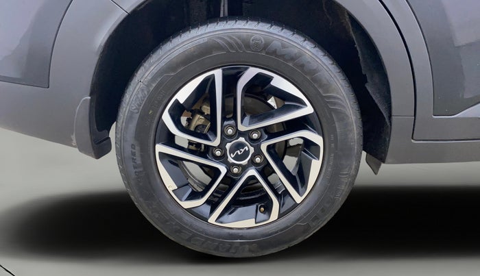 2022 KIA CARENS PRESTIGE PLUS 1.4 PETROL 7 STR, Petrol, Manual, 37,844 km, Right Rear Wheel