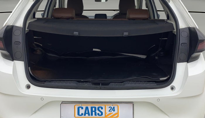 2024 Tata ALTROZ XZ CNG, CNG, Manual, 23,376 km, Boot Open Zoomed View