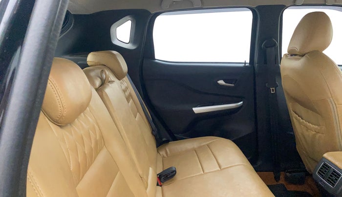 2022 Nissan MAGNITE XV PREMIUM TURBO CVT, Petrol, Automatic, 17,630 km, Right Side Rear Door Cabin