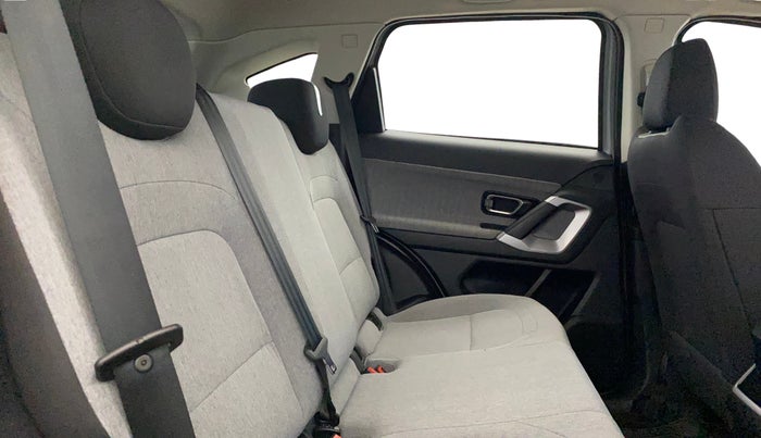 2024 Tata Harrier PURE (O), Diesel, Manual, 7,827 km, Right Side Rear Door Cabin