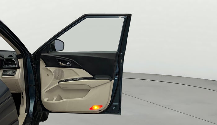 2019 Mahindra XUV300 W8 (O) 1.5 DIESEL, Diesel, Manual, 87,592 km, RHS Front Door