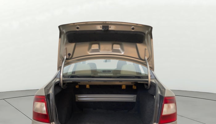 2015 Skoda Rapid AMBITION 1.6 MPI MT, Petrol, Manual, 90,252 km, Boot Door Open