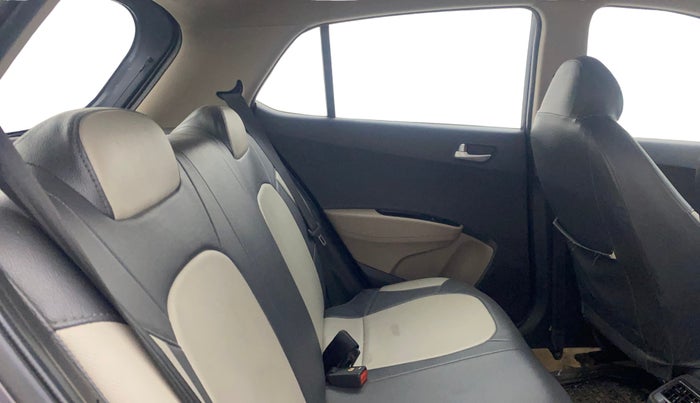 2017 Hyundai Grand i10 SPORTZ (O) AT 1.2 KAPPA VTVT, Petrol, Automatic, 77,325 km, Right Side Rear Door Cabin