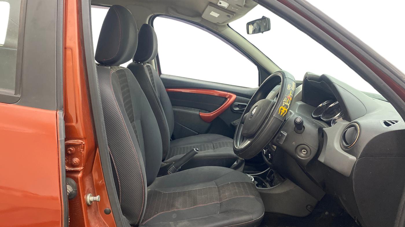 2018 Renault Duster RXS CVT, Petrol, Automatic, 1,41,126 km, Right Side Front Door Cabin