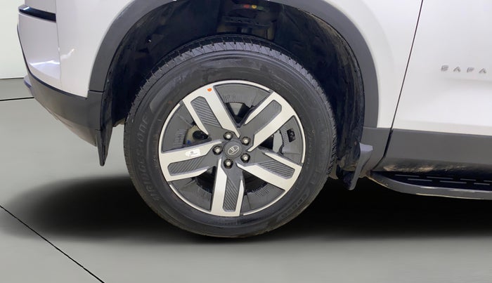 2024 Tata Safari ADVENTURE PLUS, Diesel, Manual, 29,863 km, Left Front Wheel