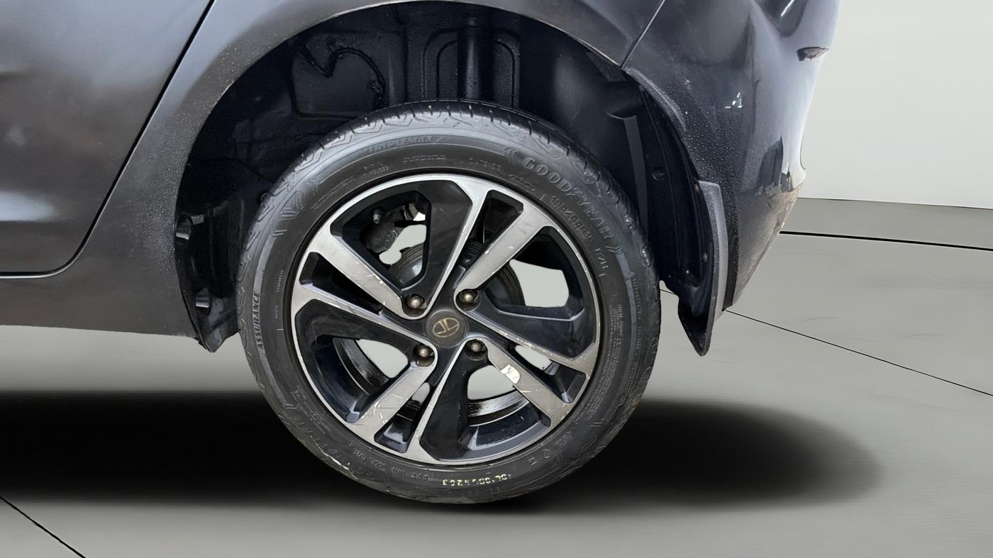2021 Tata ALTROZ XZ PLUS PETROL DARK EDITION, Petrol, Manual, 42,772 km, Left Rear Wheel