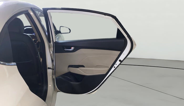 2017 Hyundai Verna 1.6 VTVT SX (O) AT, Petrol, Automatic, 43,739 km, RHS Rear Door