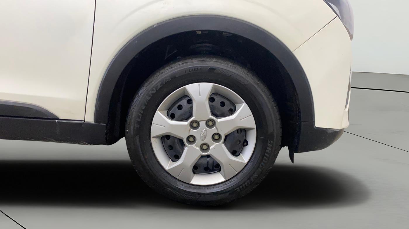 2019 Mahindra XUV300 W6 1.2 PETROL, Petrol, Manual, 41,579 km, Right Front Wheel