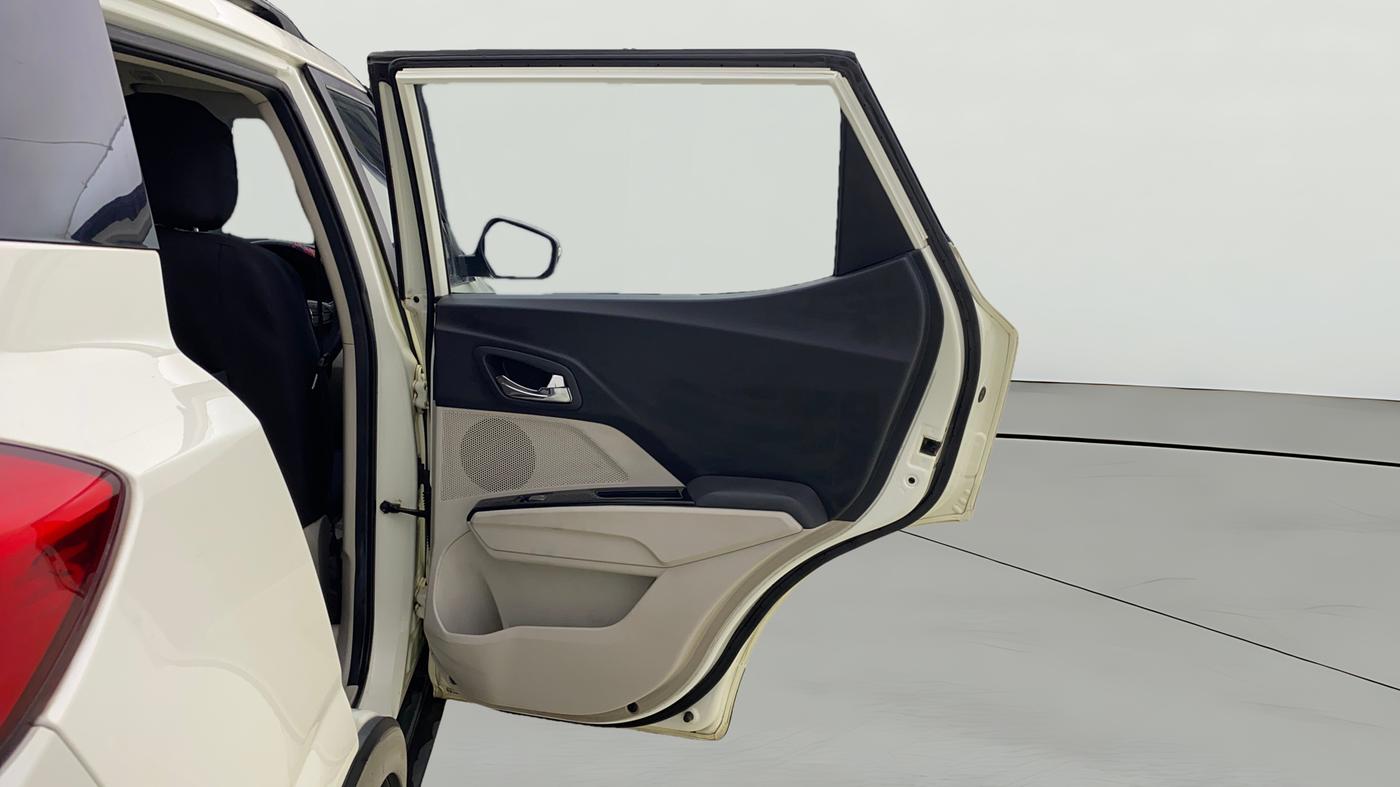 2021 Mahindra XUV300 W8 (O) 1.2 PETROL, Petrol, Manual, 78,893 km, RHS Rear Door