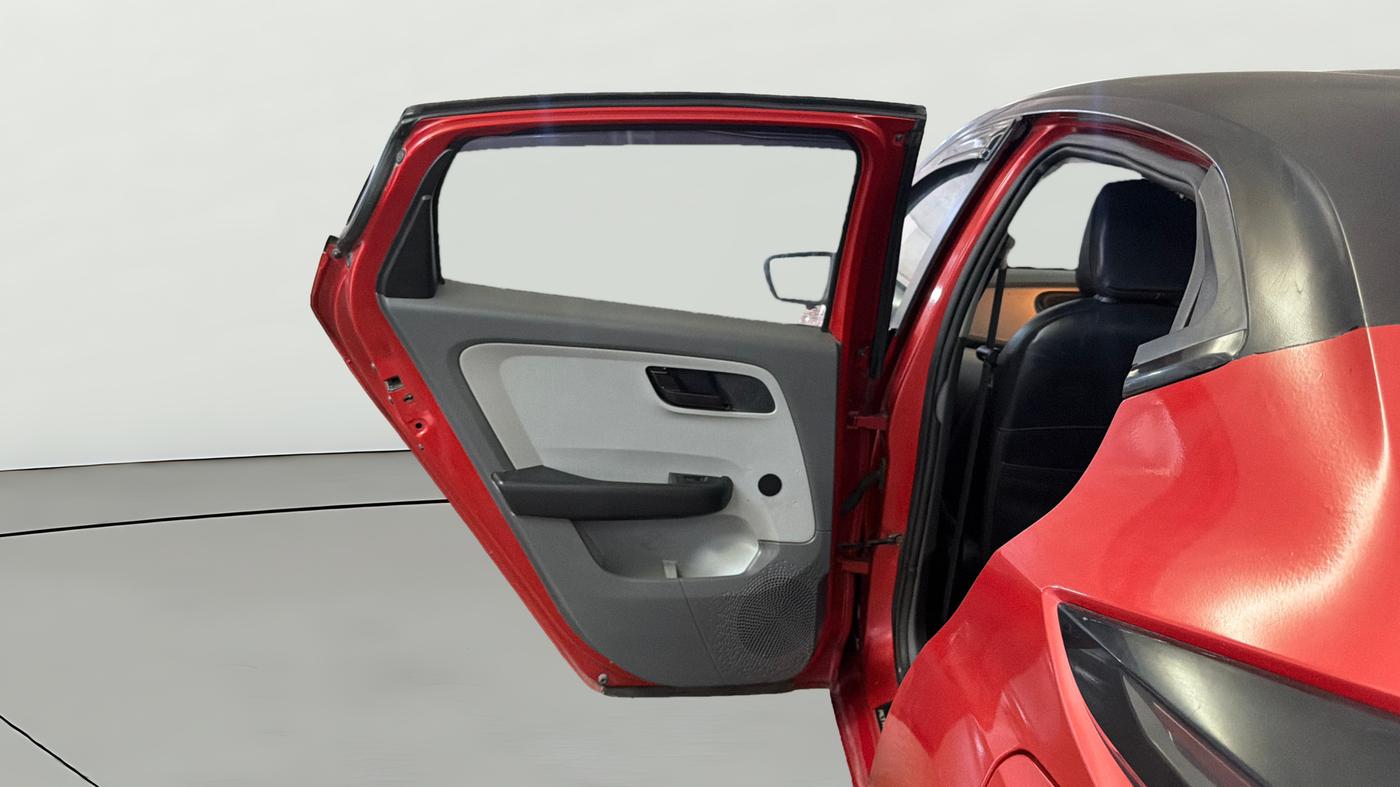 2020 Tata ALTROZ XE PETROL, CNG, Manual, 46,574 km, LHS Rear Door